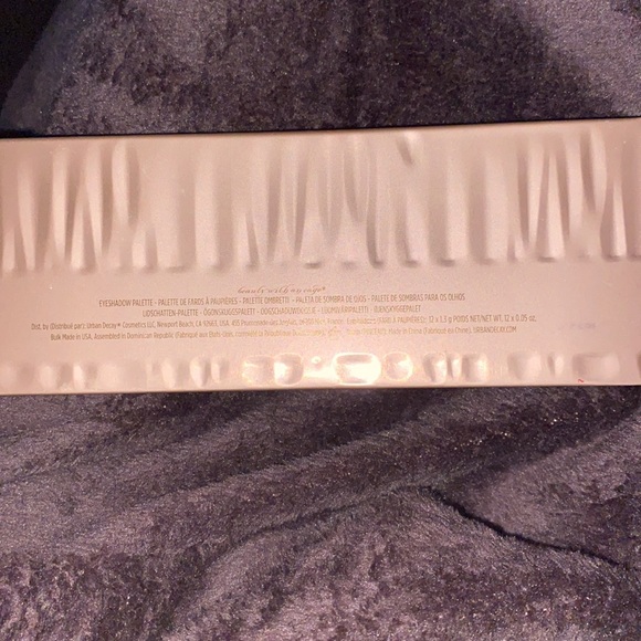 Urban Decay Naked Eyeshadow Palette in Naked3 used. - Picture 8 of 8